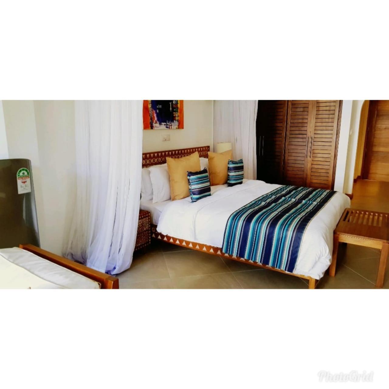 Mbili Kuwili Studio Suites Diani Beach Exteriör bild